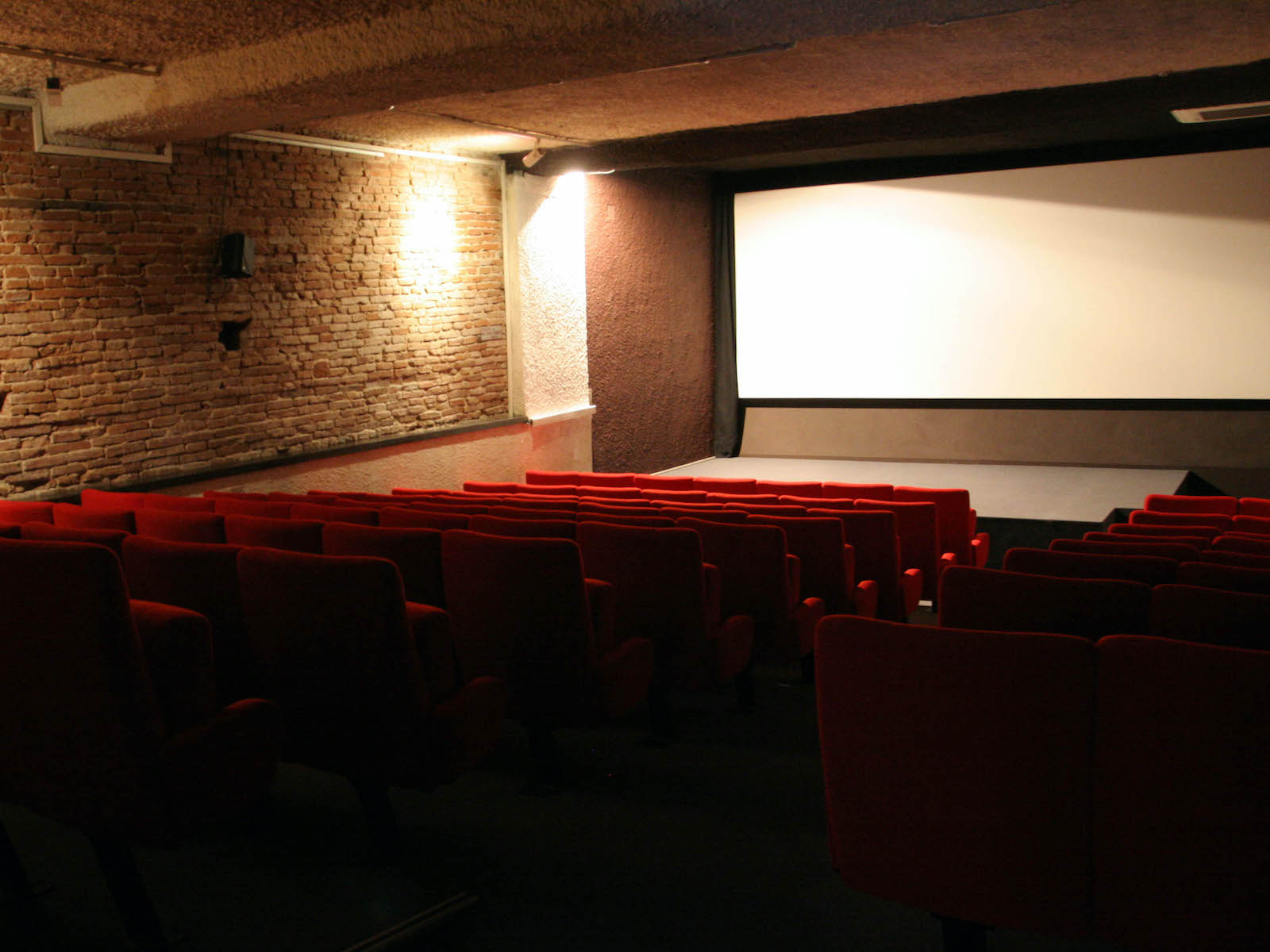 Cinema Le Cratere Saint Arnoult En Yvelines Ligue de l'enseignement 31 - Le Cratère, cinéma d'art et d'essai